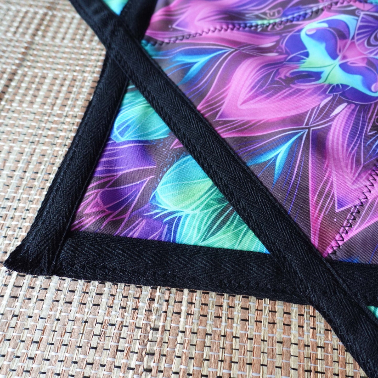 FlowStar (UV Reactive)Flow star Spinning Cloth Beginners Juggling and Skill Toy Easy to Rotate Double Sided Printing Dapo Star(R05-style2)