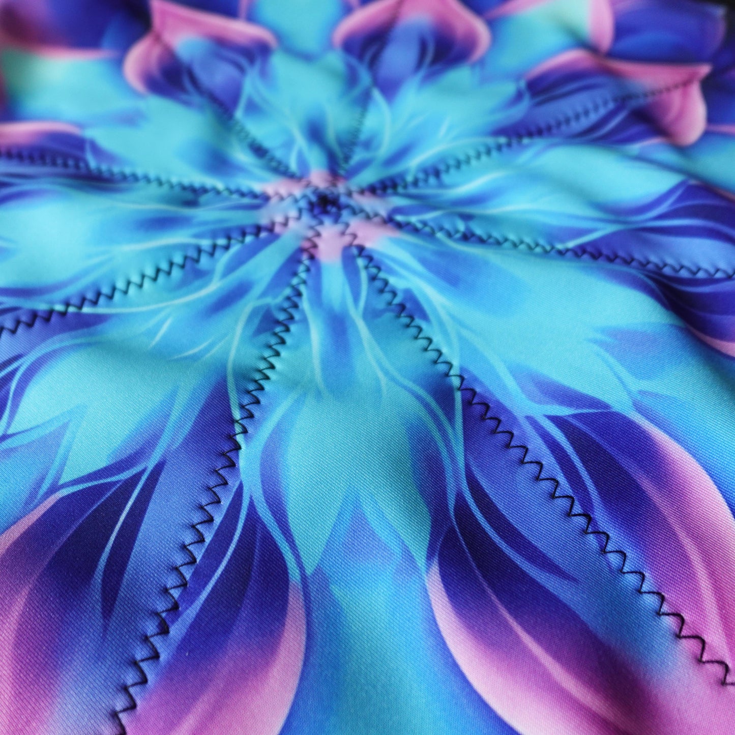 FlowStar (UV Reactive) Juggling and Skill Toy Flow Star Spinning Cloth Beginners Easy to Rotate Double Sided Printing Dapo Star (R05-style1)