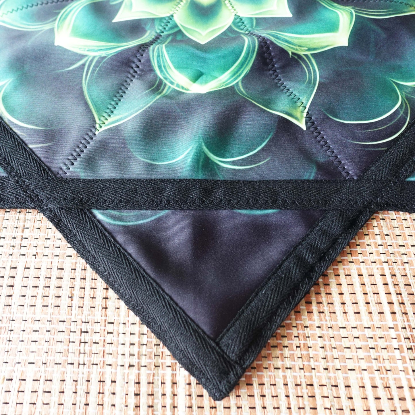 FlowStar Blacklight (UV Reactive) Beginners Spinning Cloth to Sided Print Flow Toy Fingertip Rotating Dapo Star (R05-style5)